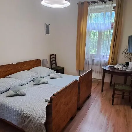 Kasztelania Pod Lipami مزرعة للإقامة *