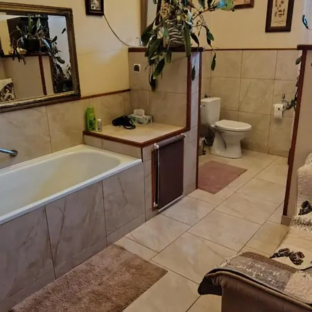 Kasztelania Pod Lipami Farm stay *