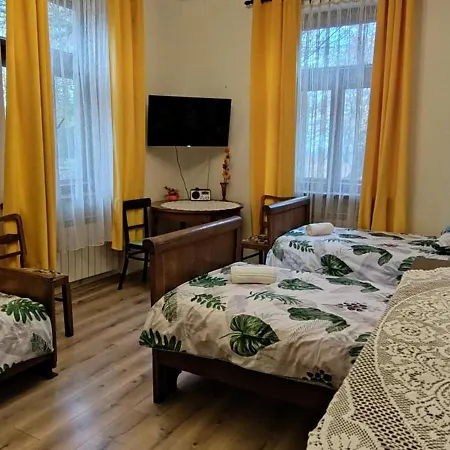 Kasztelania Pod Lipami Farm stay *