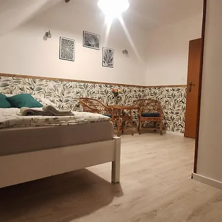 Kasztelania Pod Lipami Κατάλυμα σε φάρμα Zakroczym