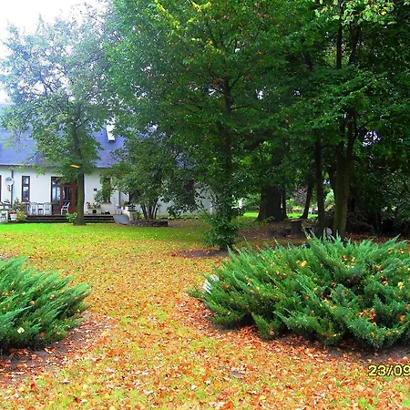 Kasztelania Pod Lipami Farm stay *